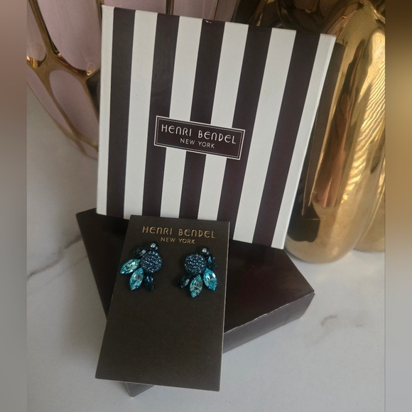 NIB Henri Bendel Teal And Blue Stud Rivet Statement Earrings - Picture 3 of 4